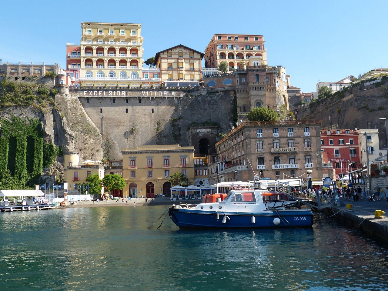 Capri boat tours from Sorrento: Discover stunning coastlines